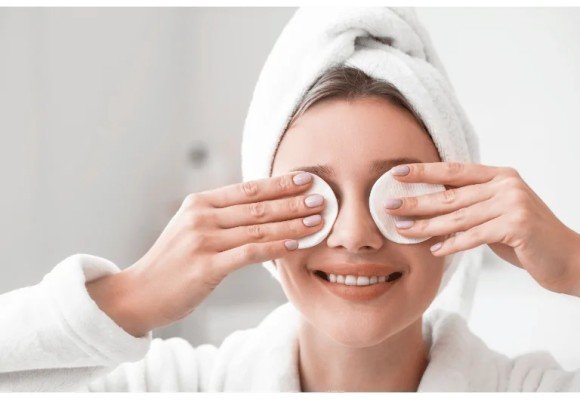 Muy importante La rutina de desmaquillarse